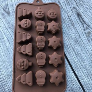 CAKE DECOR™ 16-Cavity Christmas Themed Silicone Chocolate Mold - D0992