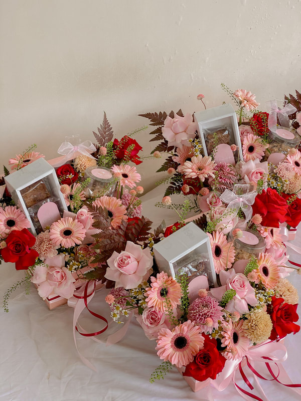 Ch. Green Flower Box Bouquet